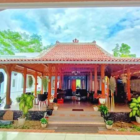 Reddoorz At Artomoro Guest House